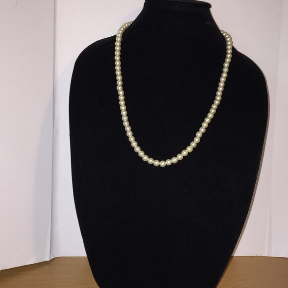 Vintage Faux Pearl necklace Japan - Picture 1 of 3